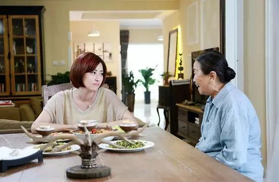 小姑子結婚,得知婆婆給小姑子準備的陪嫁後,俺把婆婆趕回老家