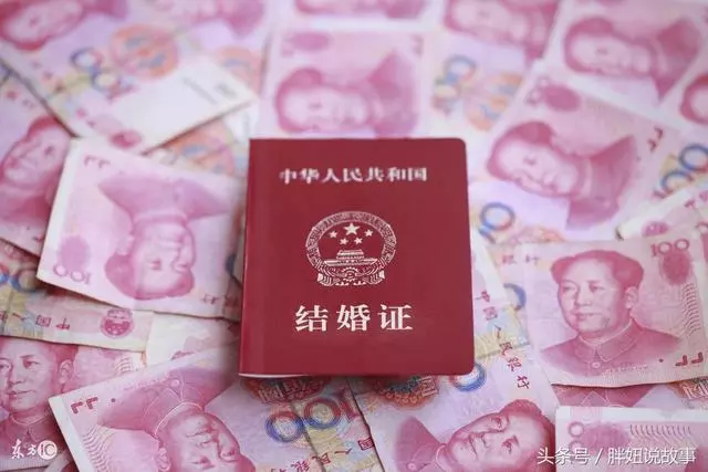 結婚給女方彩禮18萬,婚禮上打女友一耳光,她全家沒人敢吱聲!