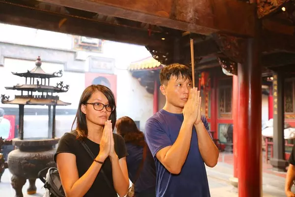 神明顯靈!高齡媽喜懷三胞胎「醫生卻要拿掉一個」 擲筊求助「媽祖娘秒出手幫忙」最後奇蹟順產