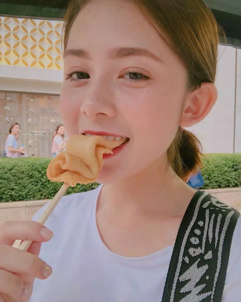 「大小姐」 混血童星18歲了!8歲爆紅全台 10年後「嬰兒肥蘿莉→中法混血美女」網友又戀愛❤