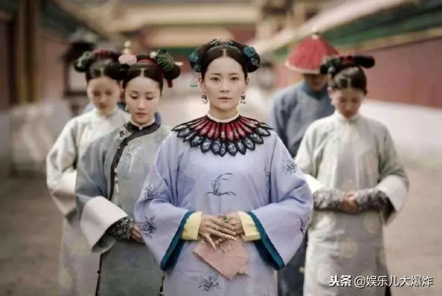 劇裡演「母子」劇外是夫妻,女追男「生雙胞胎」,取名「一模一樣」!