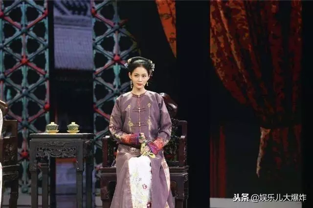 劇裡演「母子」劇外是夫妻,女追男「生雙胞胎」,取名「一模一樣」!