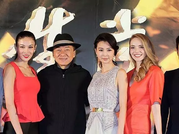 結婚36年不離不棄!成龍送這份禮物逼哭妻子林鳳嬌!