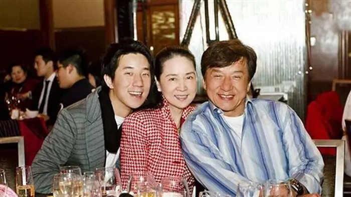結婚36年不離不棄!成龍送這份禮物逼哭妻子林鳳嬌!