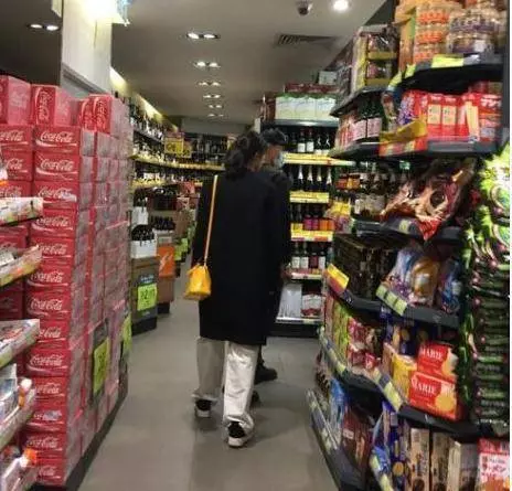 黃宗澤女友近照曝光,傲人身材簡直讓人看呆了,網友: 難怪連胡杏兒都捨得放棄~