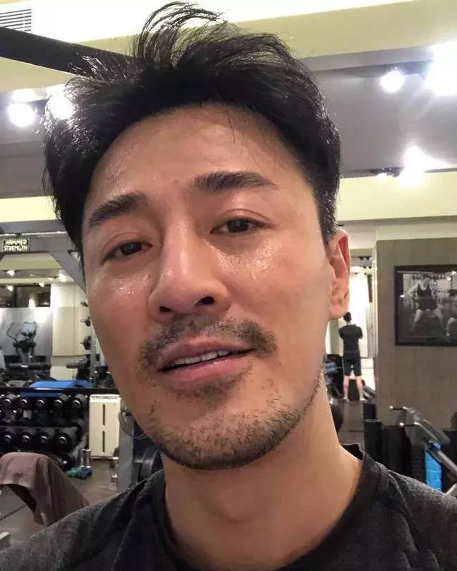 林峰近照曝光大變樣,曾經的陽光型男,如今竟變成邋遢大叔,網友:他究竟經歷了什麼?