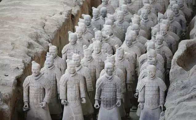 一西漢女棺考古開棺前棺蓋現「屍影」,在場人都看見了,專家到場卻說謎團難解