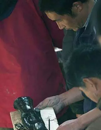一西漢女棺考古開棺前棺蓋現「屍影」,在場人都看見了,專家到場卻說謎團難解