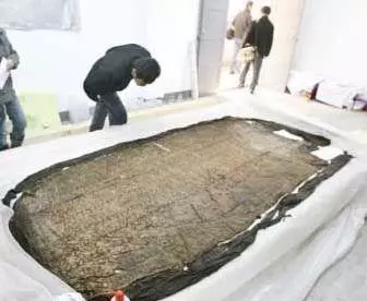 一西漢女棺考古開棺前棺蓋現「屍影」,在場人都看見了,專家到場卻說謎團難解