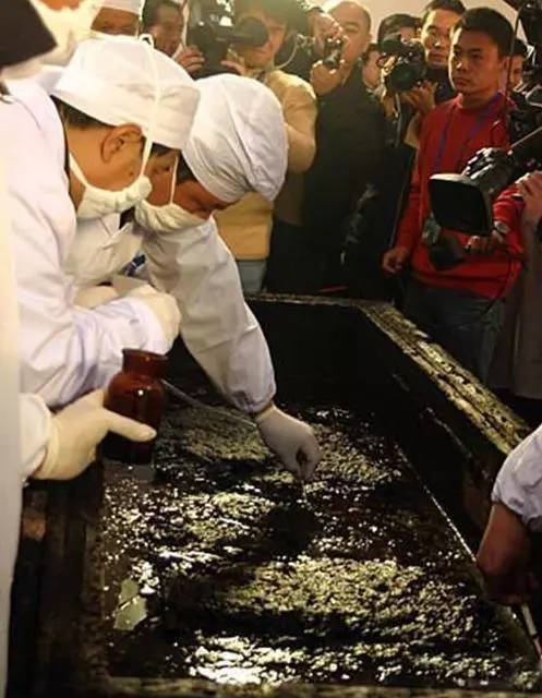 一西漢女棺考古開棺前棺蓋現「屍影」,在場人都看見了,專家到場卻說謎團難解
