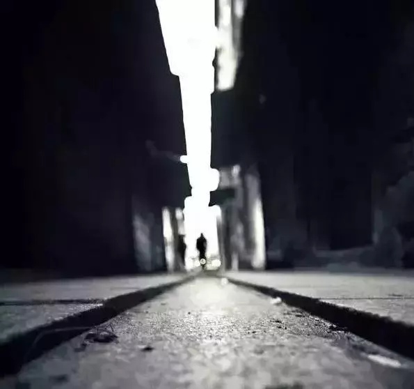 窮,怕什麼?堂堂正正做人,總會有好運
