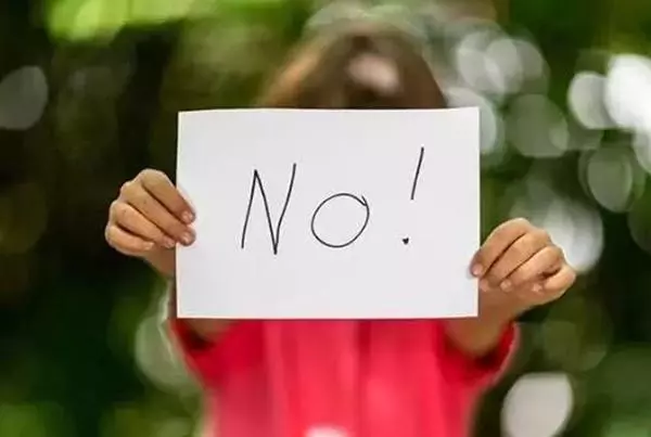 孩子一生必經3次叛逆期,不打不罵,3種教育方式改變孩子一生