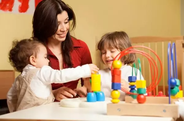 孩子一生必經3次叛逆期,不打不罵,3種教育方式改變孩子一生