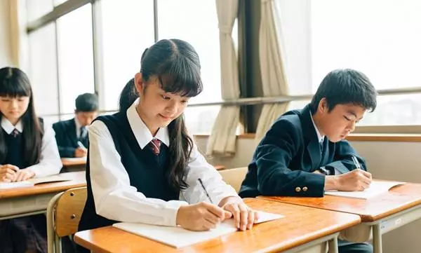 孩子一生必經3次叛逆期,不打不罵,3種教育方式改變孩子一生