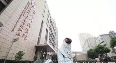 23歲女孩動手術變「四角葫蘆臉」被罵怪物,原本「半張臉都是痣還是超甜美」網友淚崩募款!