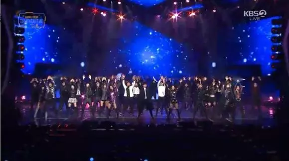 想看的歌手看不到,反而成了SM和JYP專場,這就是年末音樂盛典?
