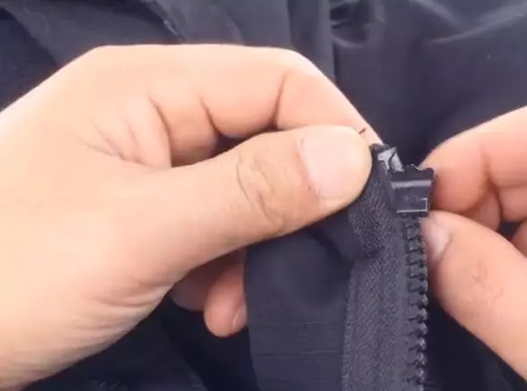 衣服拉鏈壞了?用這一招,輕輕一拉就能更換拉鏈頭,太實用了