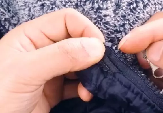 衣服拉鏈壞了?用這一招,輕輕一拉就能更換拉鏈頭,太實用了