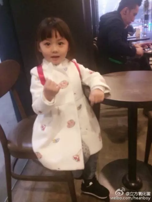 阿嬤養的!他出國辦事把「超萌天使系女兒」託給爸媽 幾個月後回家一看崩潰:阿公阿嬤太過分!