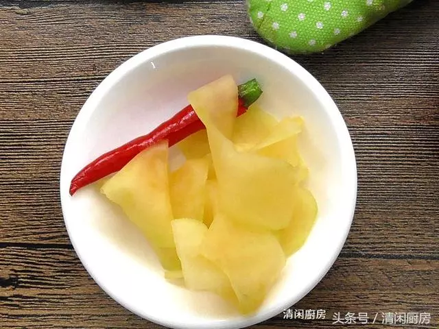 木瓜不用成熟吃了,告訴你這種新吃法,糖醋腌一腌,清脆又酸爽