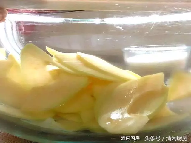 木瓜不用成熟吃了,告訴你這種新吃法,糖醋腌一腌,清脆又酸爽