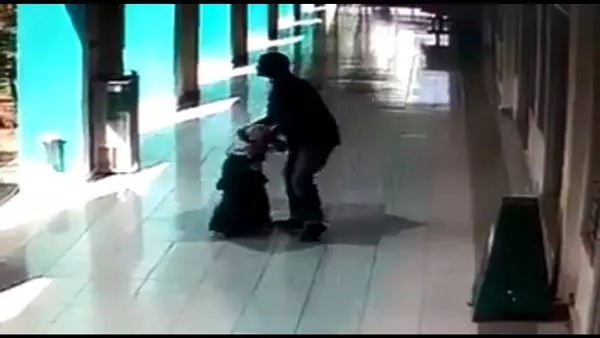 驚人!匪潛入清真寺擄童 機警母親搶回女兒