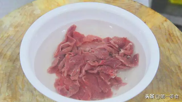 廚師長教你做正宗的水煮牛肉,學會這道水煮牛肉,火鍋都不想吃了