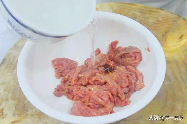 廚師長教你做正宗的水煮牛肉,學會這道水煮牛肉,火鍋都不想吃了