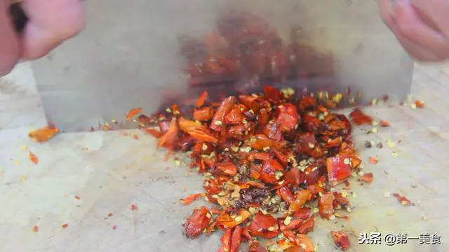 廚師長教你做正宗的水煮牛肉,學會這道水煮牛肉,火鍋都不想吃了