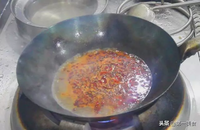 廚師長教你做正宗的水煮牛肉,學會這道水煮牛肉,火鍋都不想吃了