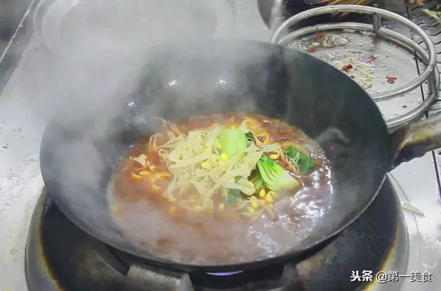 廚師長教你做正宗的水煮牛肉,學會這道水煮牛肉,火鍋都不想吃了