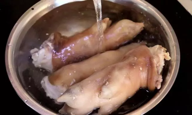 紅燒豬蹄這樣做香的狠,一盤不夠吃,好吃真過癮