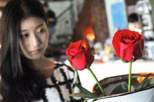 女子被逼相親,對象是父親去世戰友的兒子,初次見面,女子愣住了