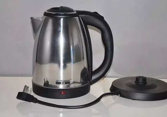 電熱水壺燒水比塑膠還毒?內行人教你1招,燒水比礦泉水還要乾凈!