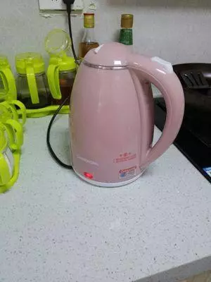 電熱水壺燒水比塑膠還毒?內行人教你1招,燒水比礦泉水還要乾凈!
