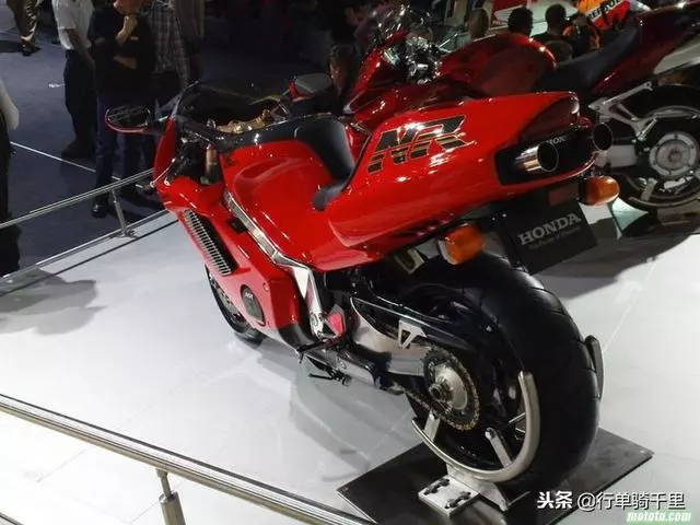 國寶級跑車本田NR750,渾身充滿了黑科技