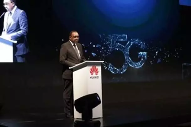 華為宣布反擊美國,要求賠償8000萬,霸氣道:否則不要用華為技術