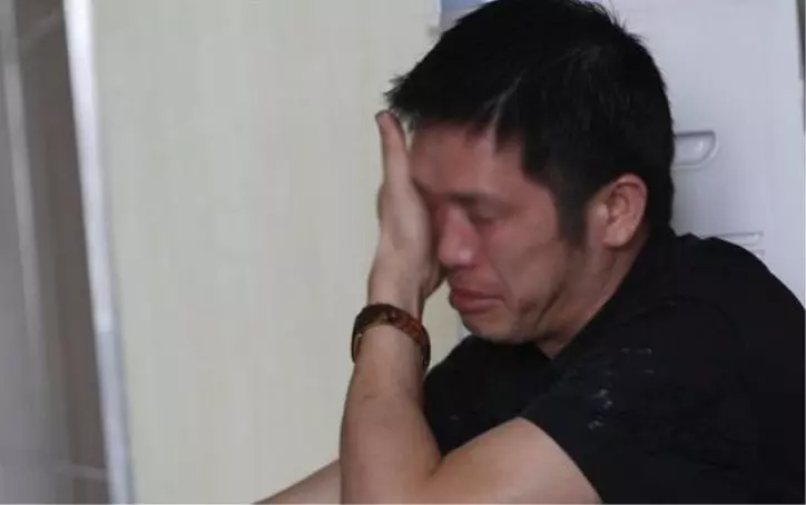 孩子吃不下飯,爸爸帶孩子去醫院,看到檢查結果,才知妻子是畜生