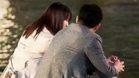 第一次去男友家,晚上和婆婆睡,她不停踢俺腳,翻開被子,俺蒙了