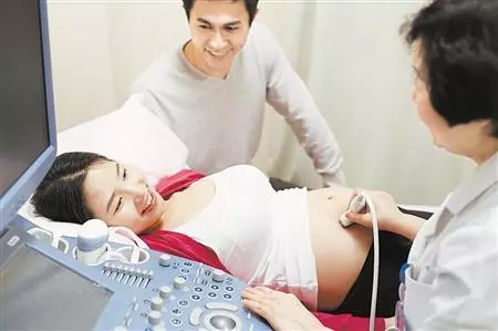懷孕6月,老公體貼陪產檢,護士一個眼神,她才發現自己落入圈套