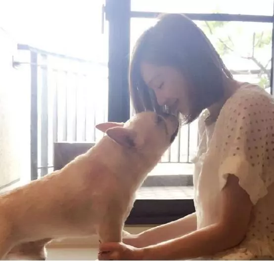 王心凌曬出自己住的房子,面積狹窄裝修普通,吸金力大不如前了