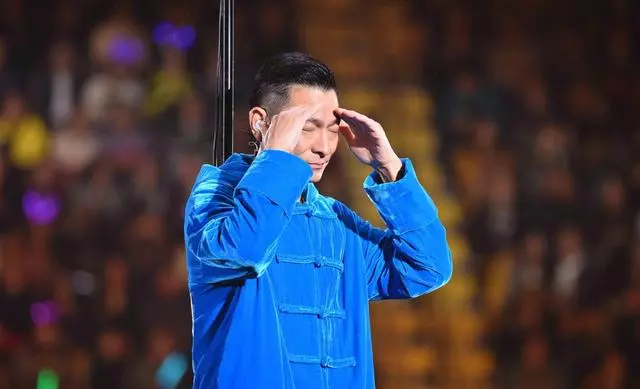 任達華為劉德華演唱會發聲:一位敬業的偶像,早日康復!
