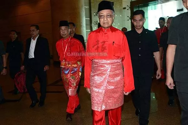 【首相:給100萬!華裔做生意 印裔為教育 】提到巫裔,敦馬回答全場人震驚了!