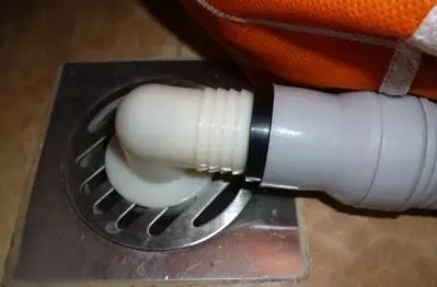 洗衣機排水管直接插地漏?老師傅一進門就說錯了,可惜沒有早點知道
