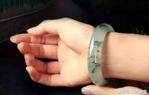手鐲萬萬不可亂戴,左、右手含義各不相同,看完你就懂了!