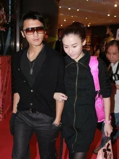 王菲謝霆鋒相戀多年,為何不願結婚生子?閨蜜劉嘉玲道出了真相