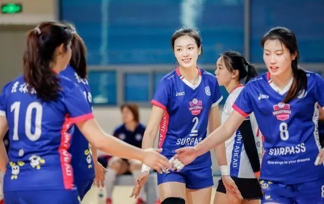 大學生排球賽場驚現絕世美女顏,值高身材好酷似劉亦菲