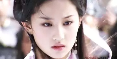 劉亦菲17歲照,一顰一笑都是那麼美,網友:與眾不同的仙女味道
