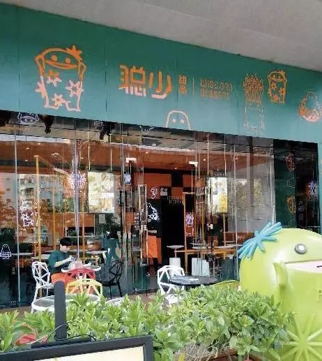 被TVB無辜解約藝人梁思浩賣甜品起家,如今賺過億分店開到內地