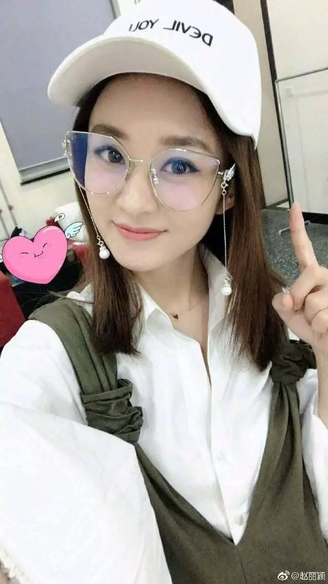 5位女星同戴金絲眼鏡,本以為熱巴最酷,看到她我真信了